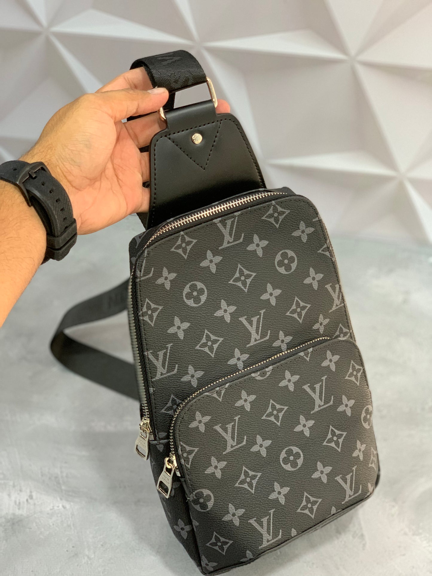 RIÑONERA LOUIS VUITTON - 8052