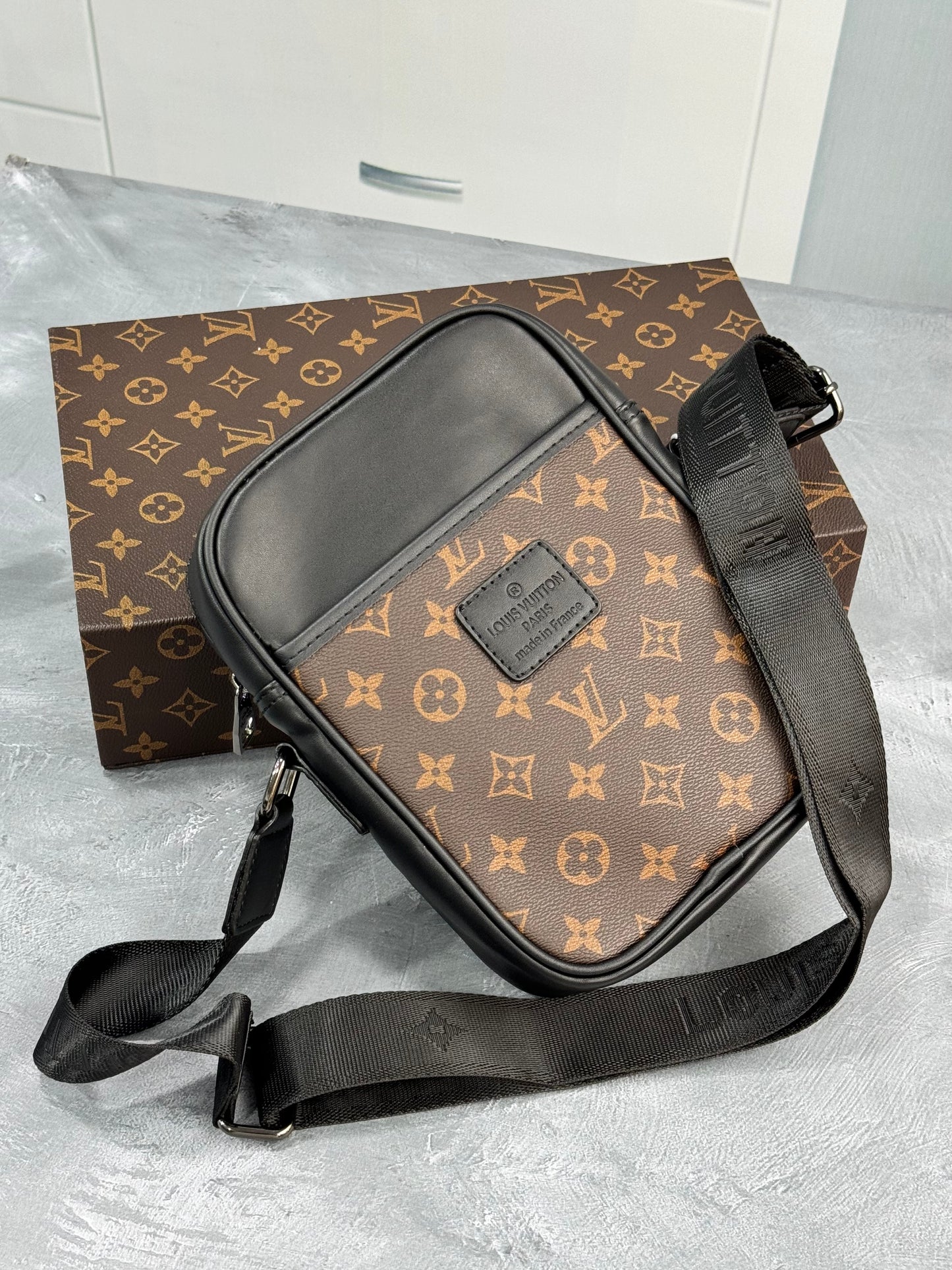 RIÑONERA LOUIS VUITTON - 8057